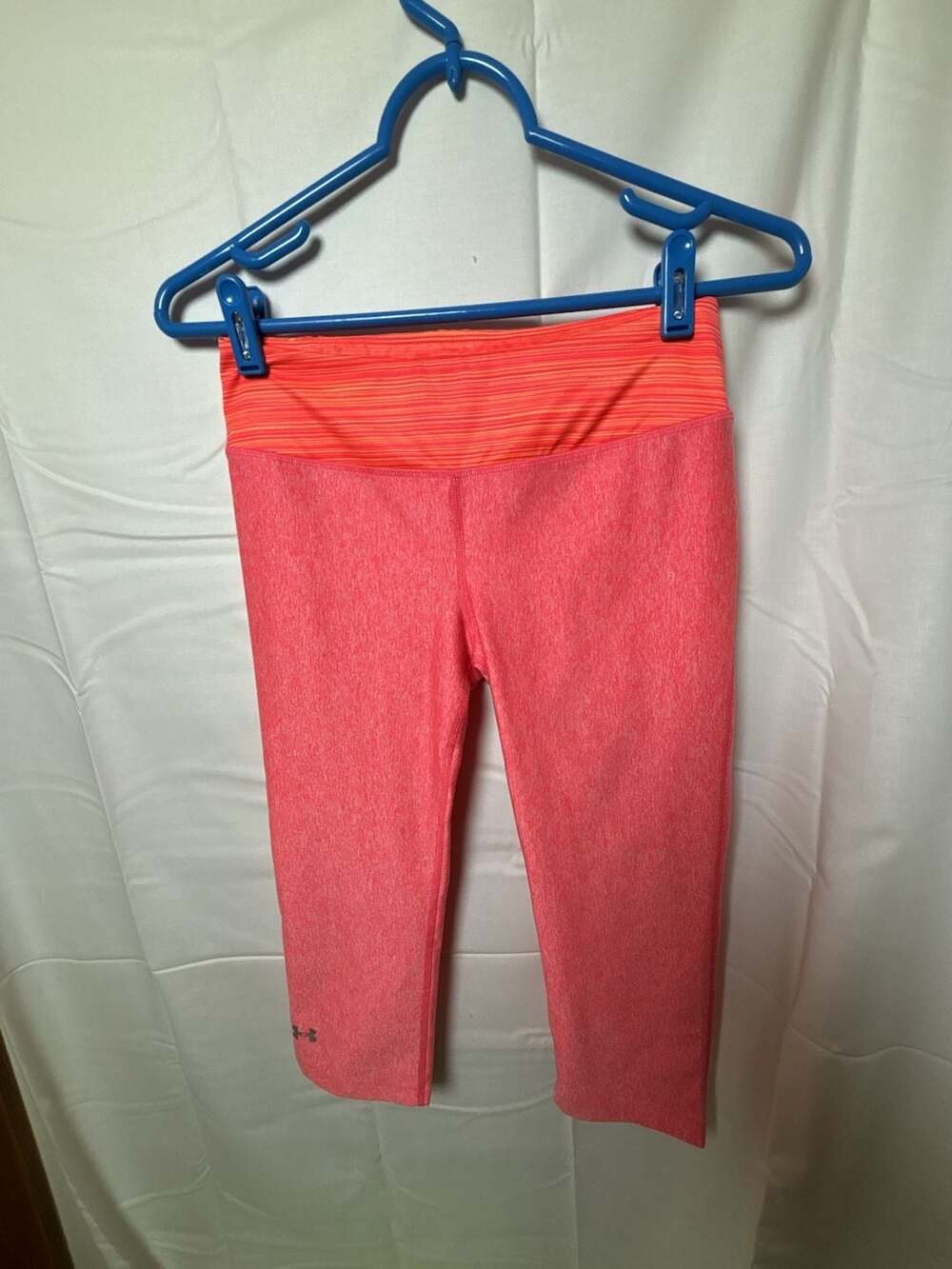 Under Armour HeatGear Fitted Capri Leggings Pink Striped Waistband